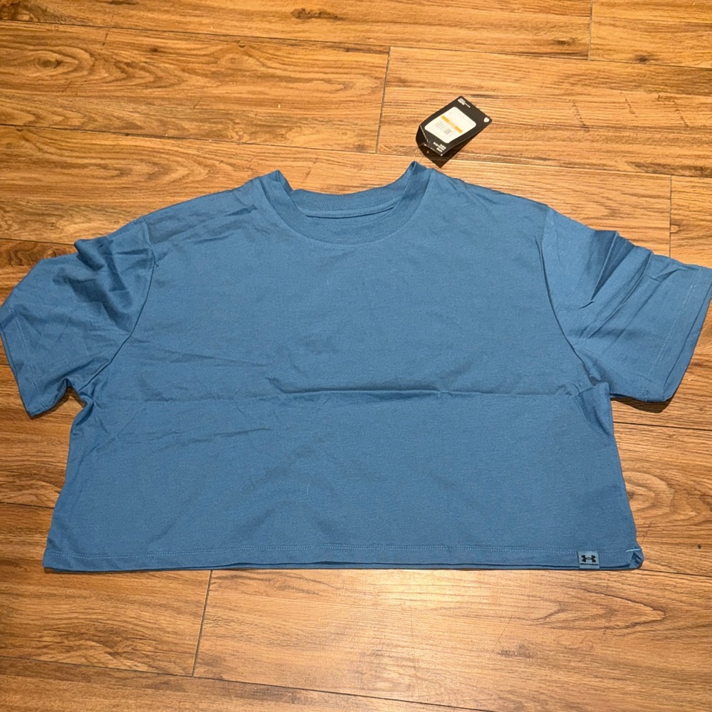 NWT Blue Under Armour Cropped T-Shirt